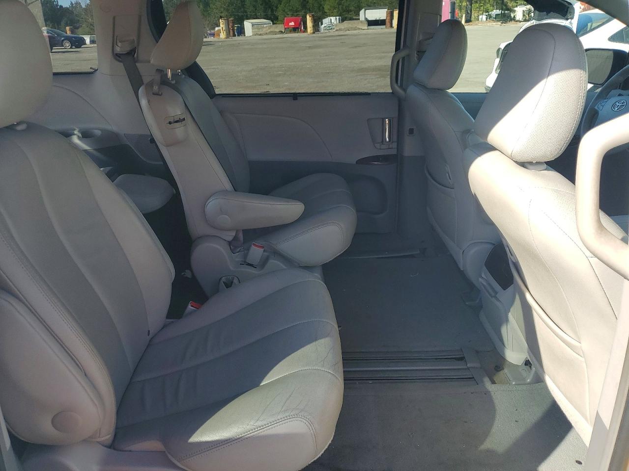 Toyota Sienna Xle 8-passenger