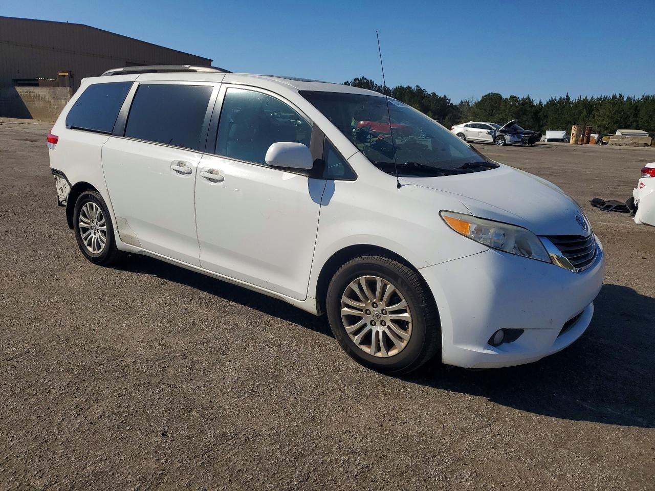 Toyota Sienna Xle 8-passenger
