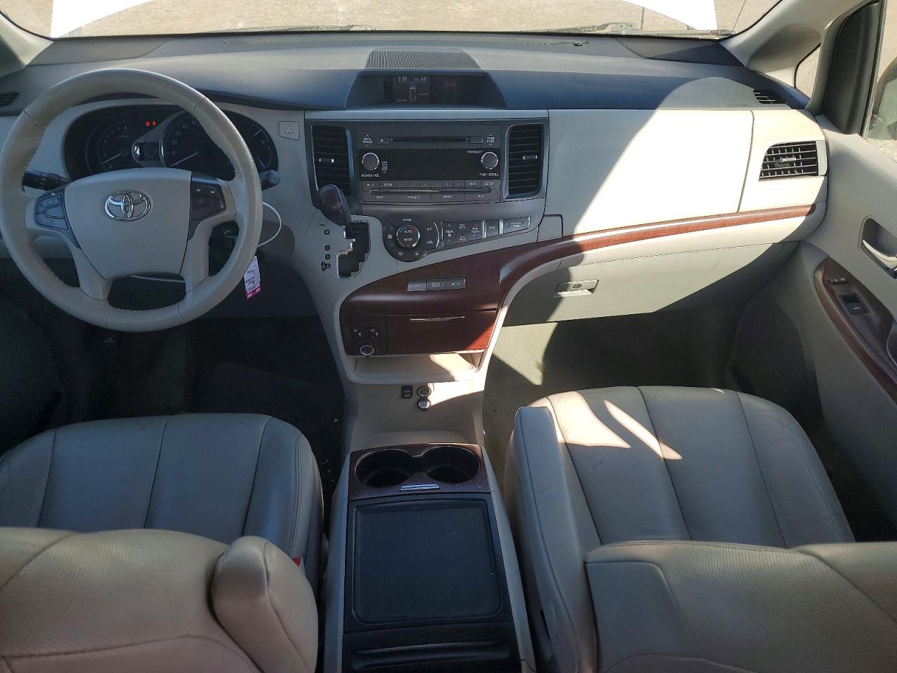 Toyota Sienna Xle 8-passenger