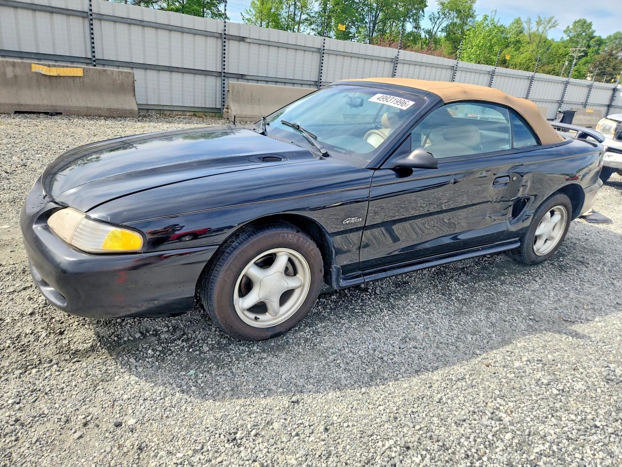 Salvage Ford Mustang Image