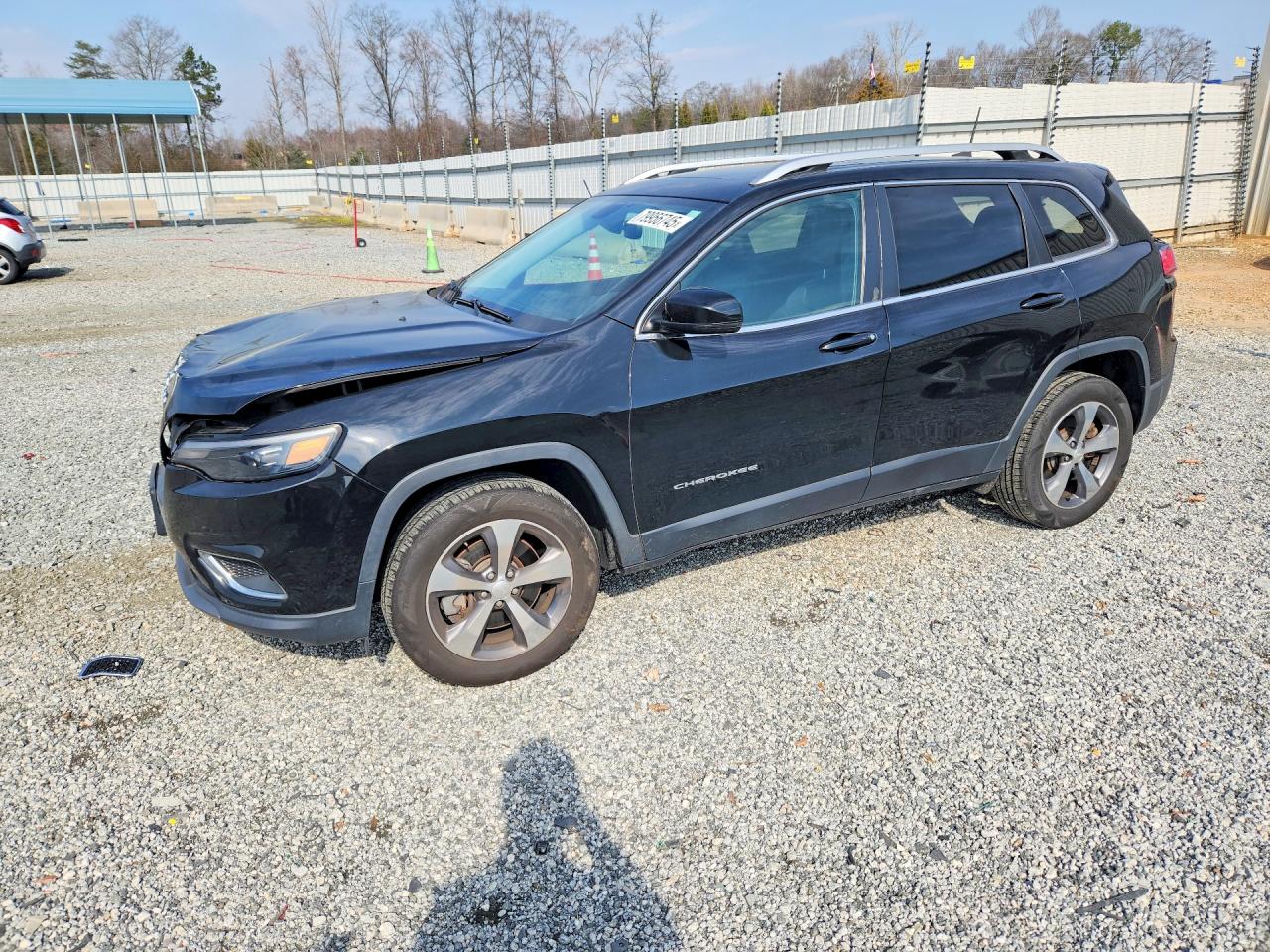 Salvage Jeep Cherokee Image