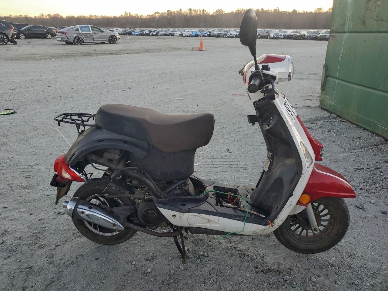 Salvage Znen Scooter Image