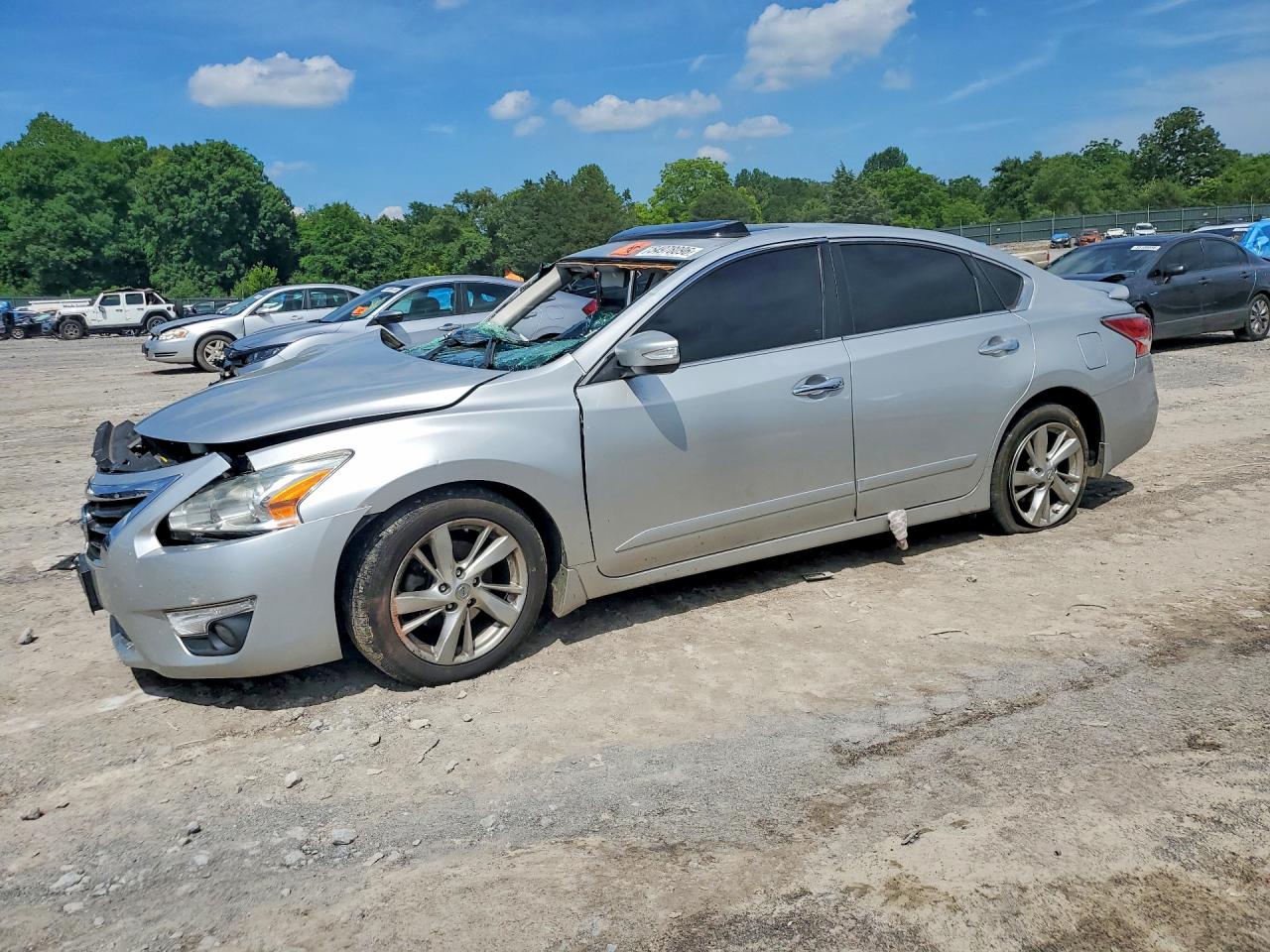 Salvage Nissan Altima Image