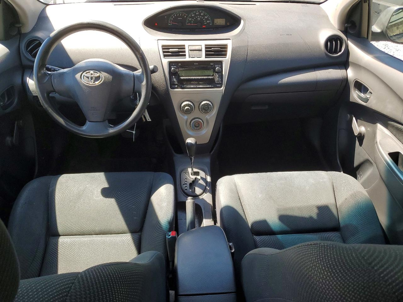 Toyota Yaris Base