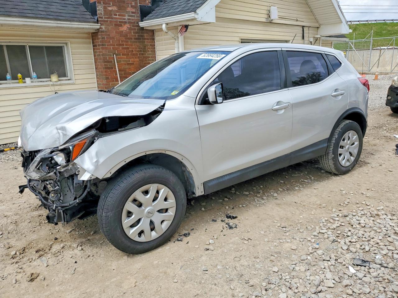 Salvage Nissan Rogue Image