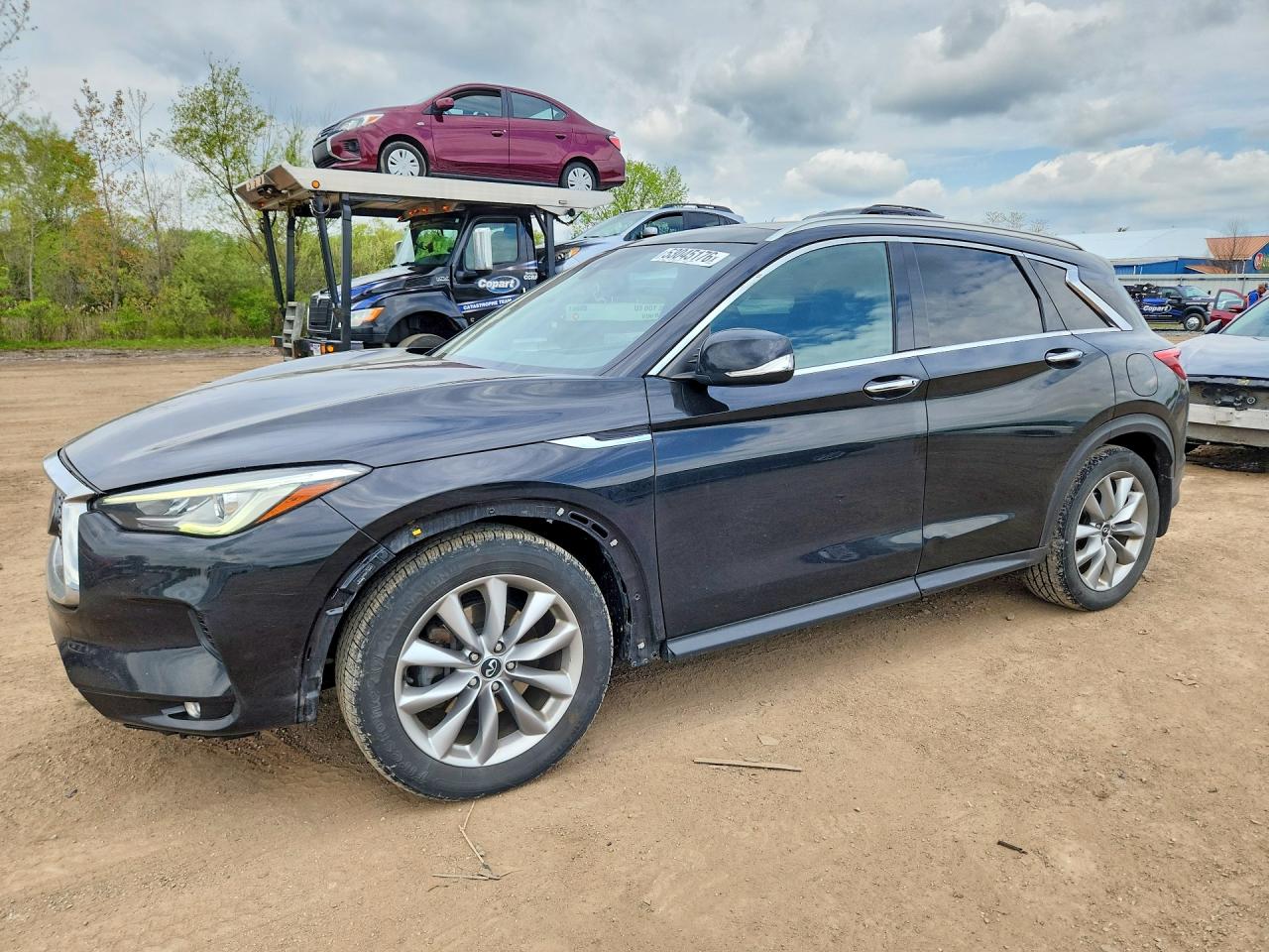 Salvage INFINITI Qx Image