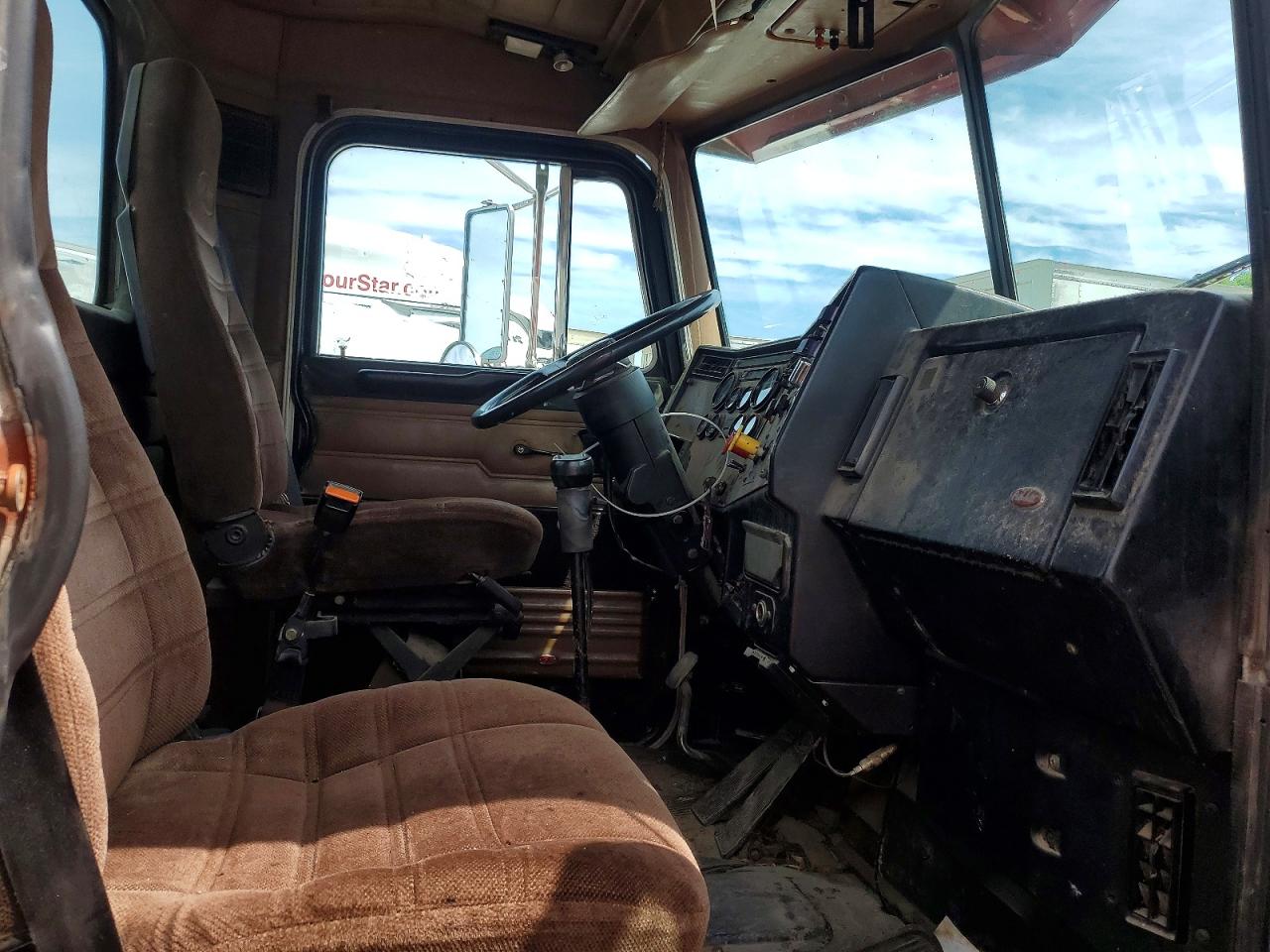 Peterbilt 377