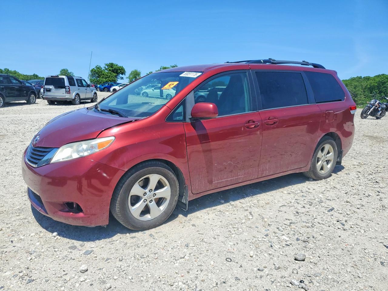 Salvage Toyota Sienna Image