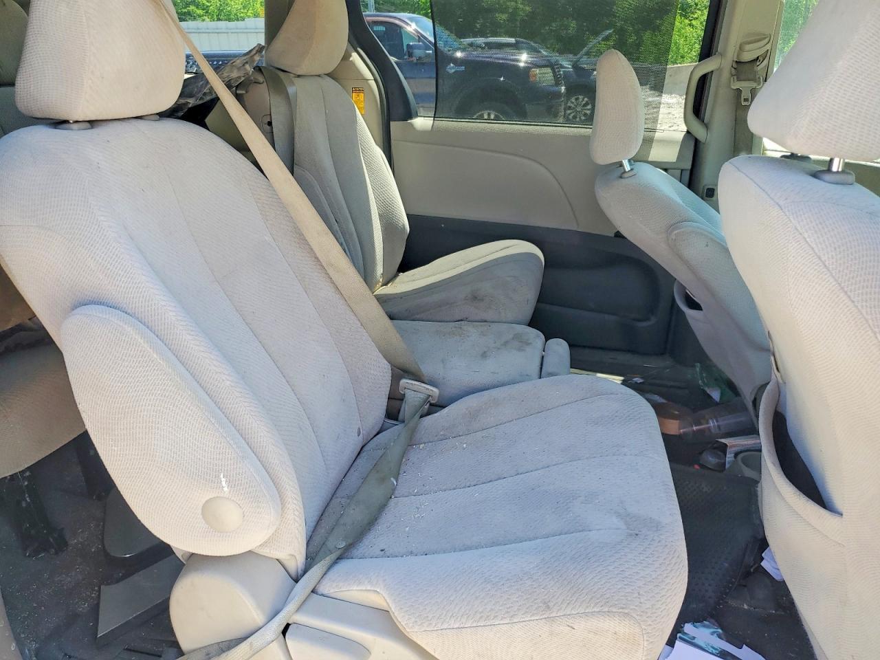 Toyota Sienna Le