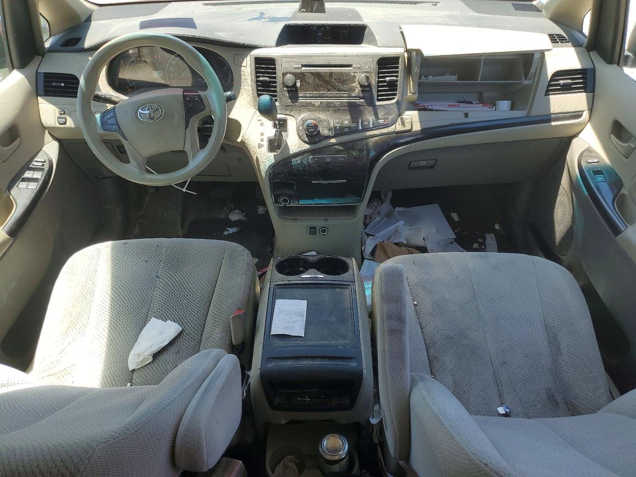 Toyota Sienna Le