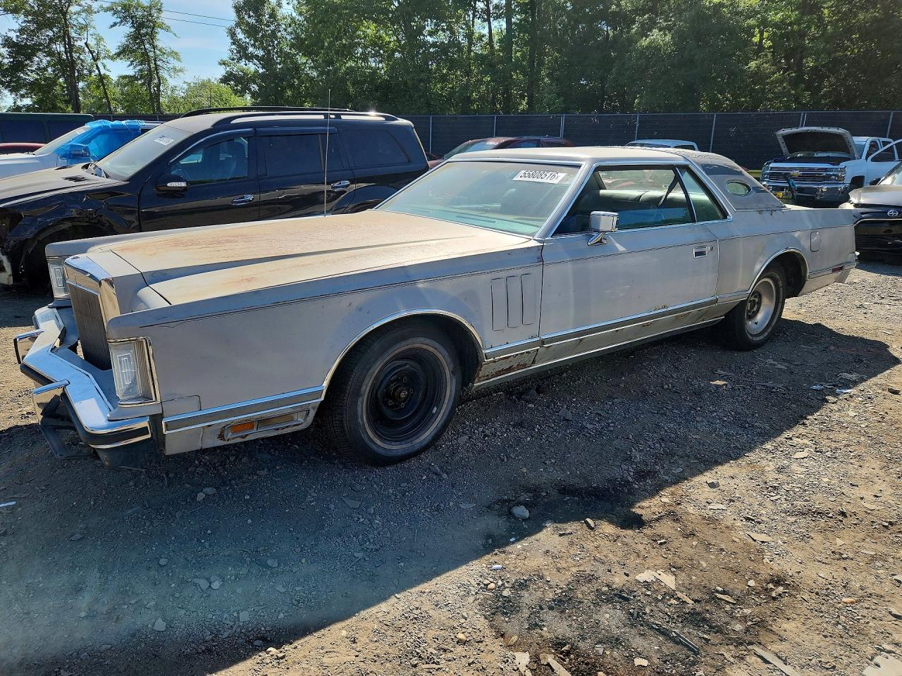 Salvage Lincoln Continental Image