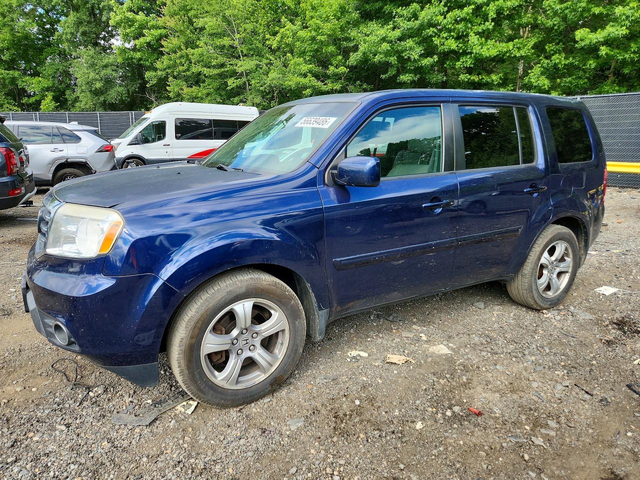 Salvage Honda Pilot Image