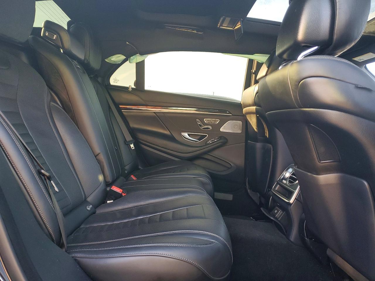 Mercedes-Benz S-Class 560 4matic