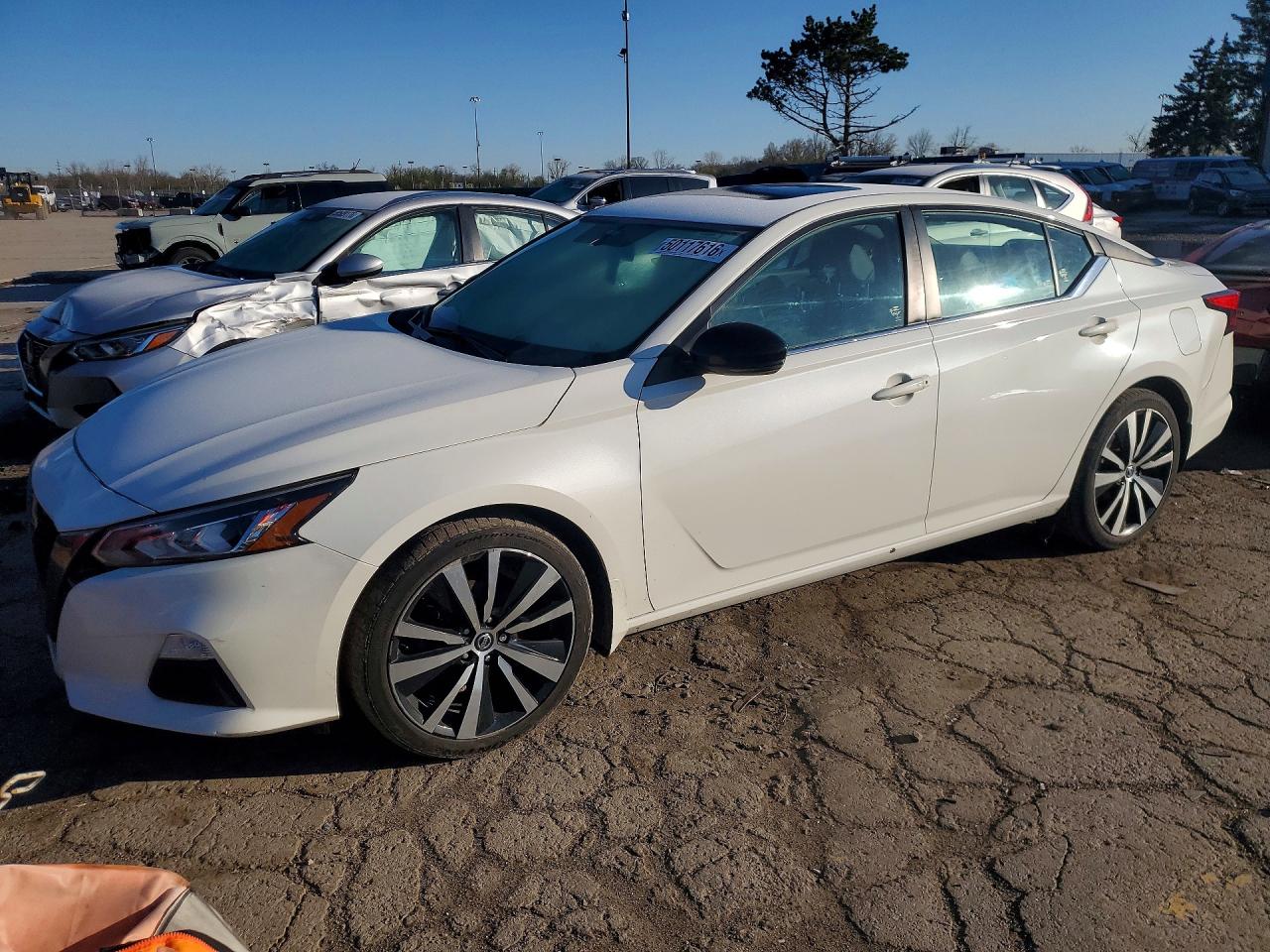 Salvage Nissan Altima Image