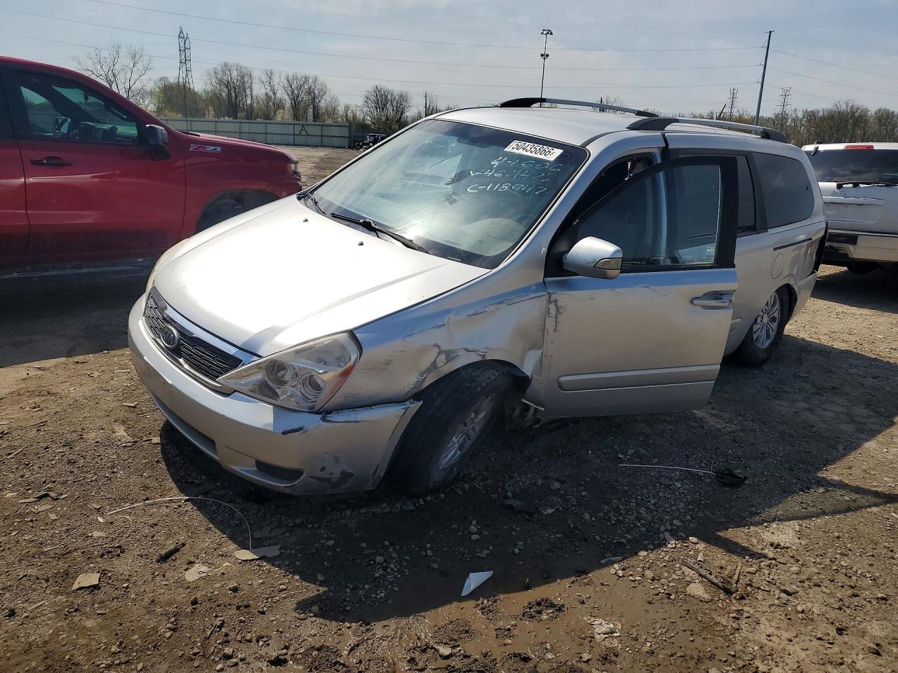 Salvage Kia Sedona Image