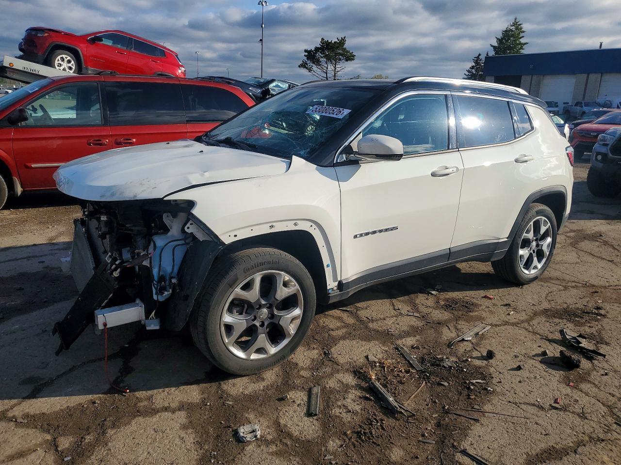 Salvage Jeep Compass Image