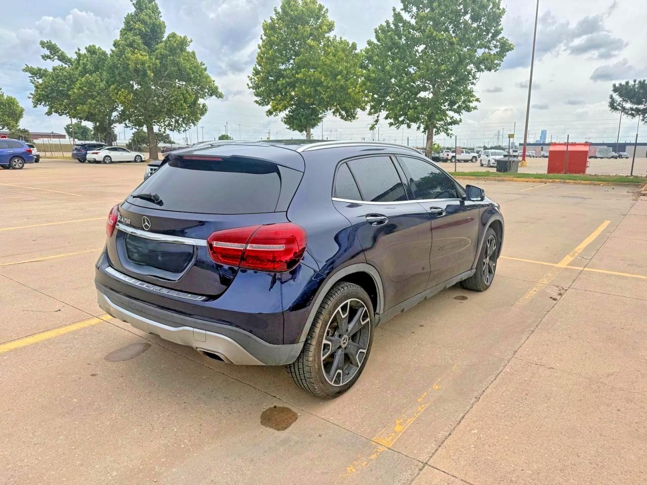 Mercedes-Benz GLA 250