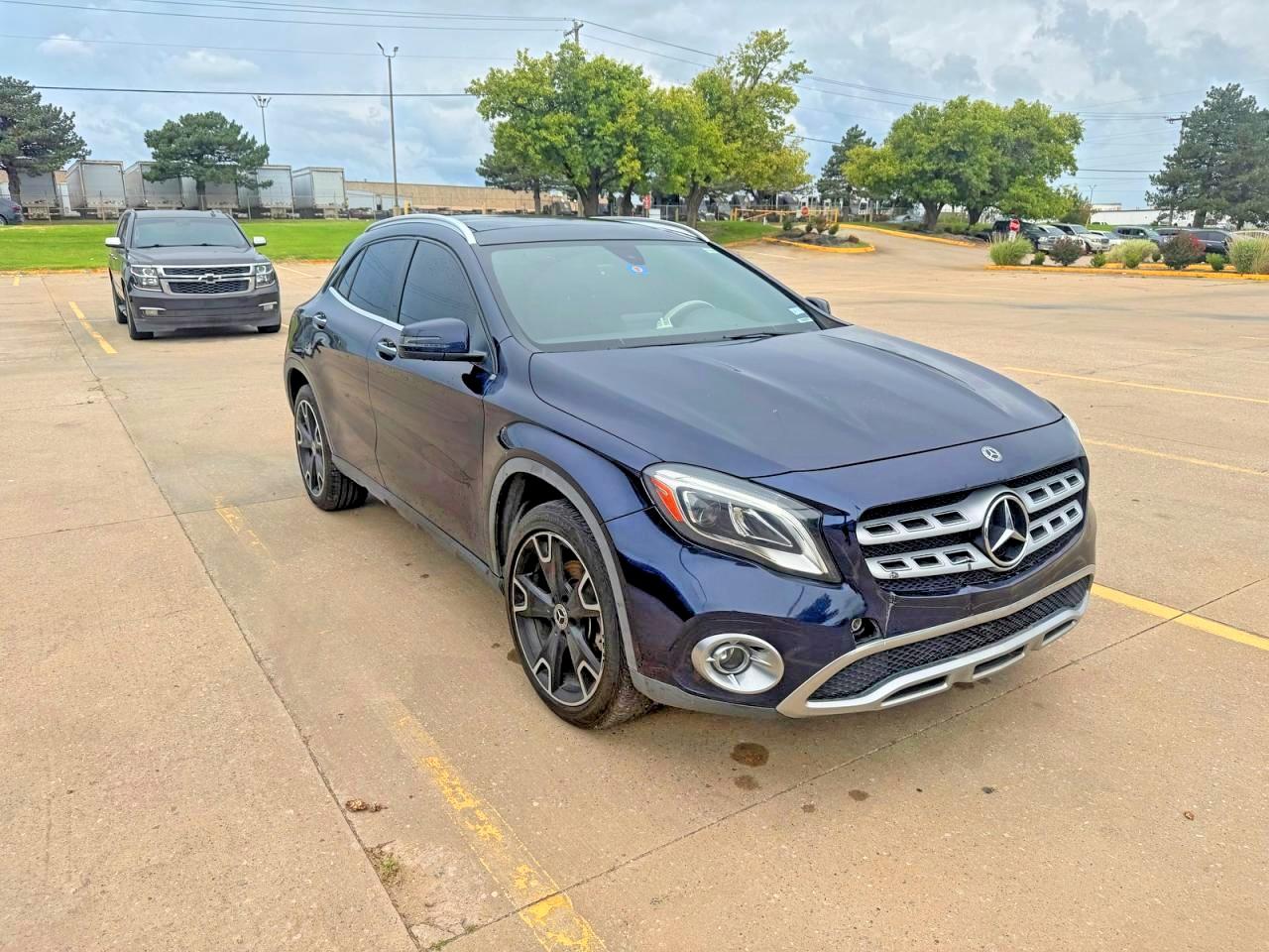 Salvage Mercedes-Benz GLA Image