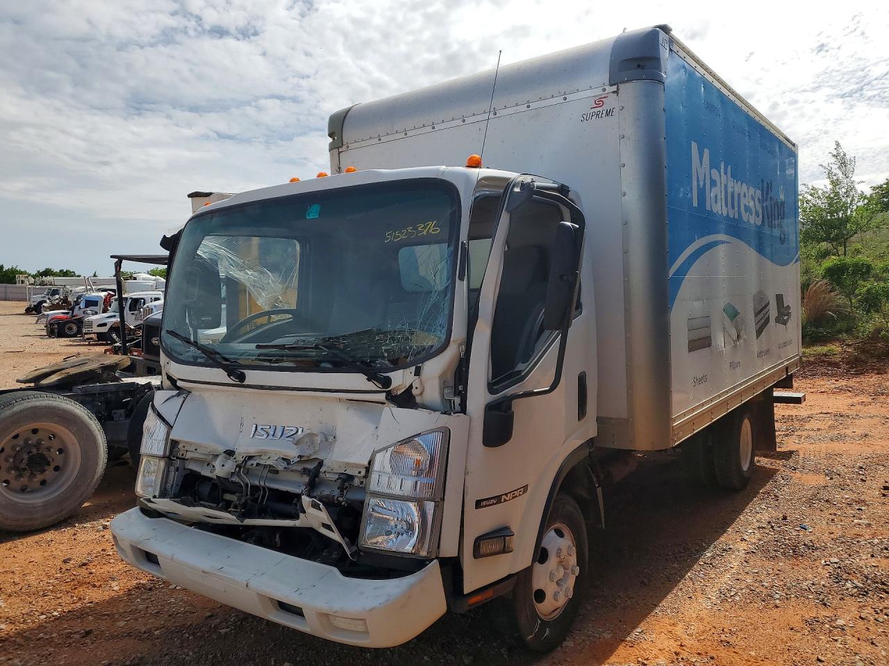 Salvage Isuzu Npr Image