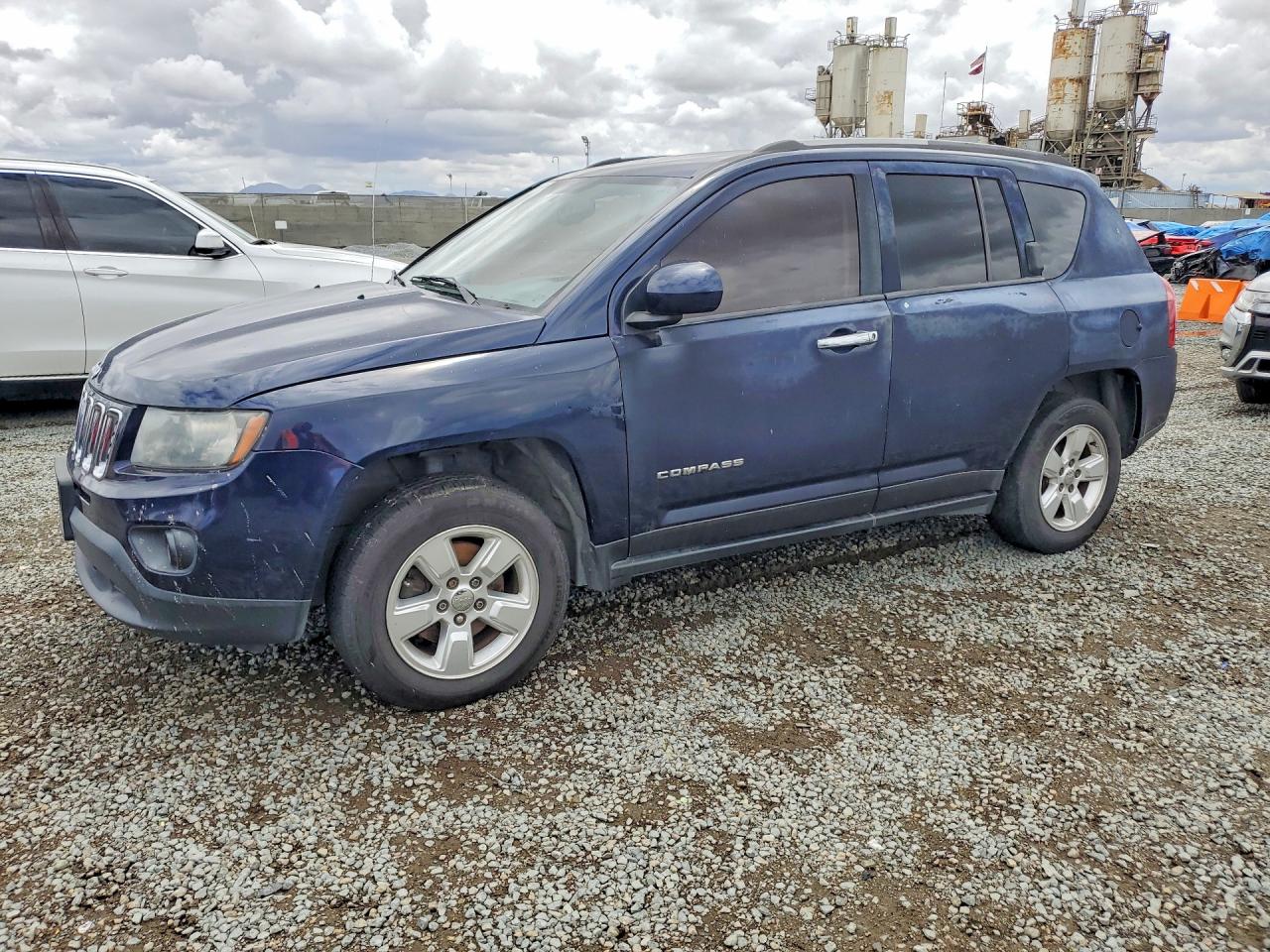 Salvage Jeep Compass Image