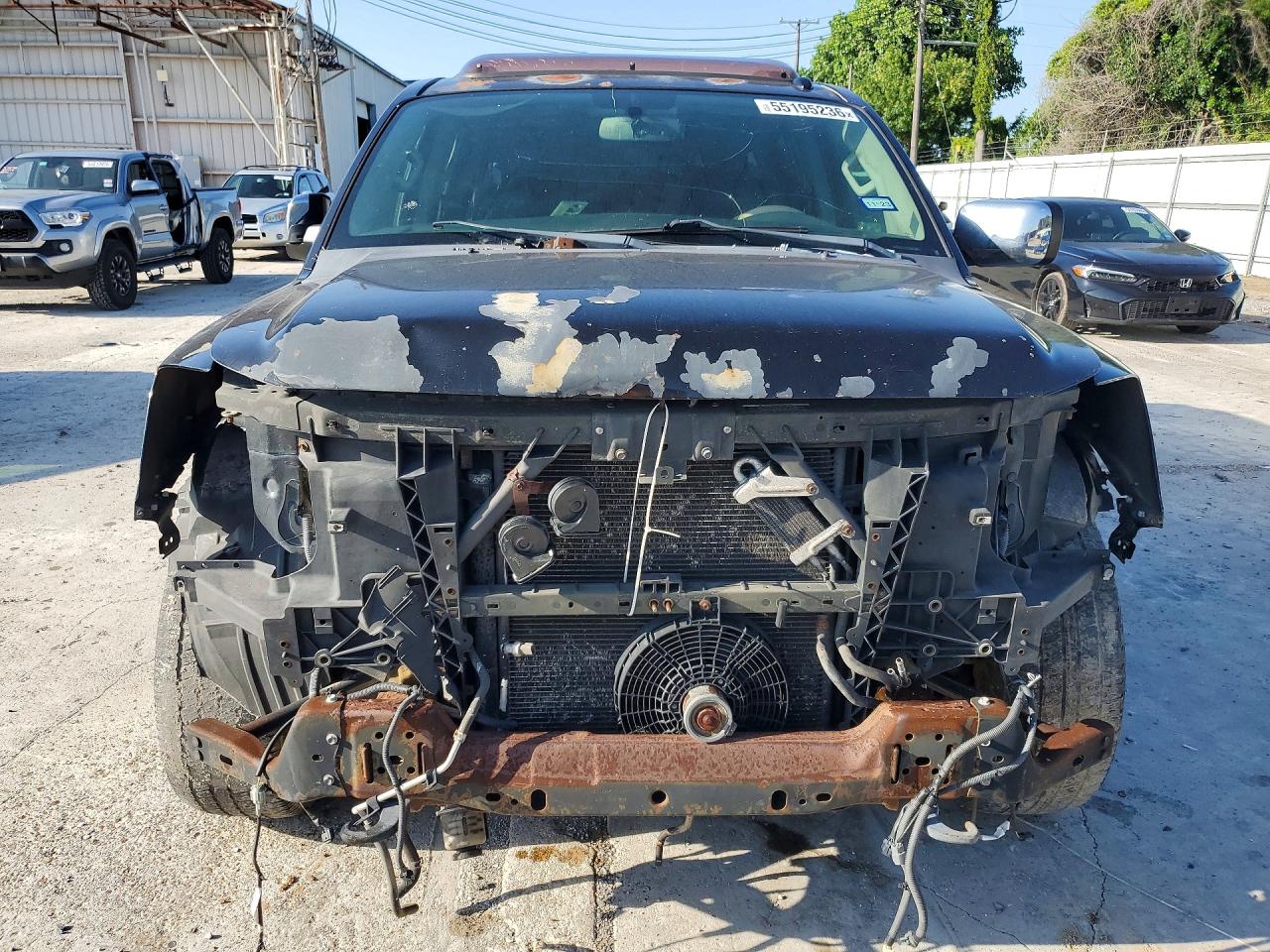 Nissan Armada Platinum