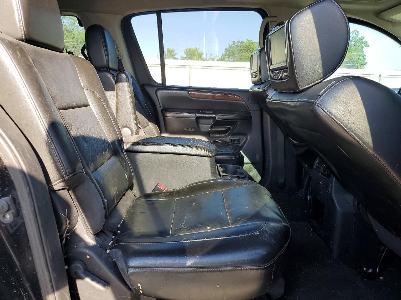 Nissan Armada Platinum