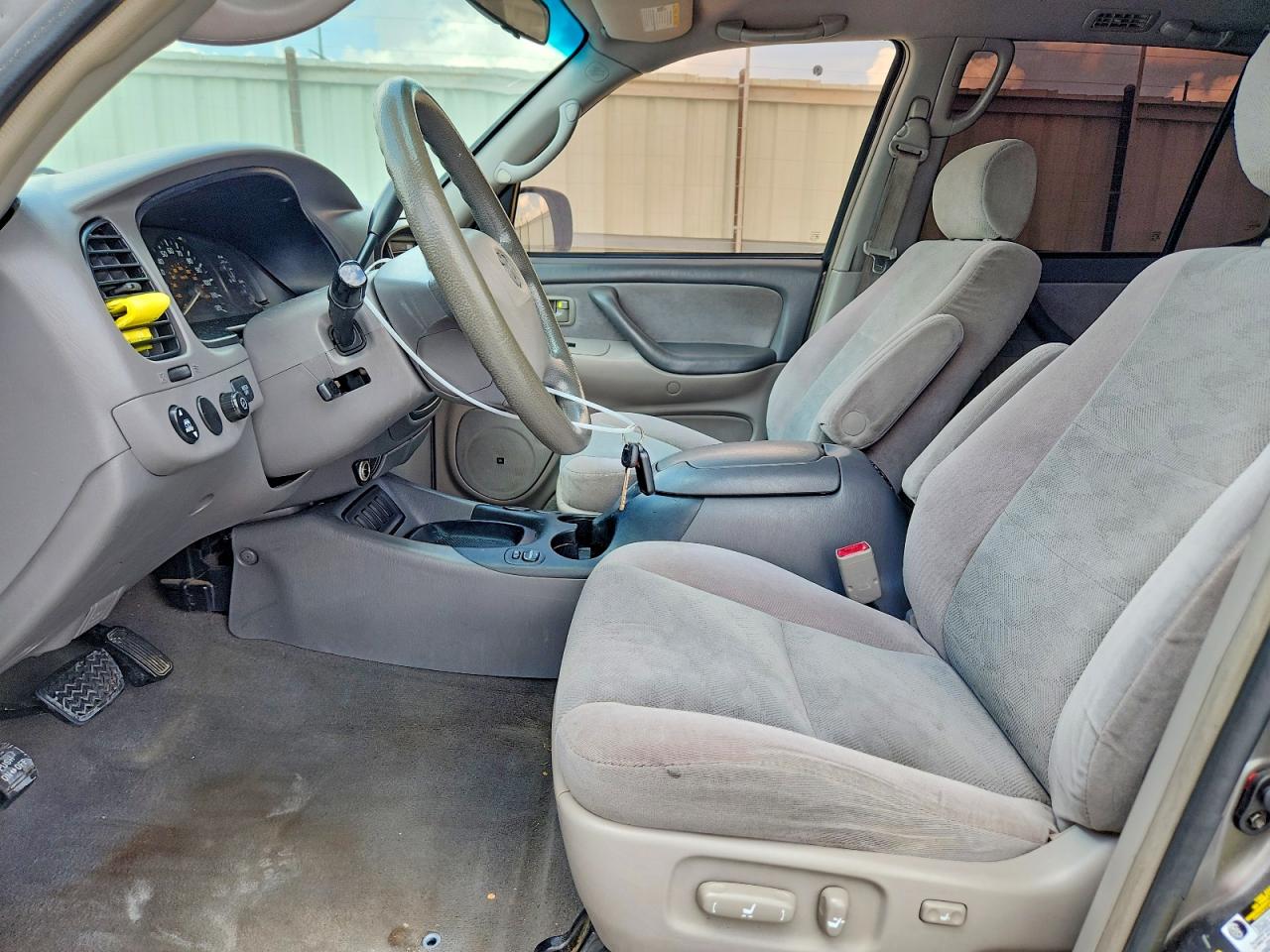 Toyota Sequoia Sr5
