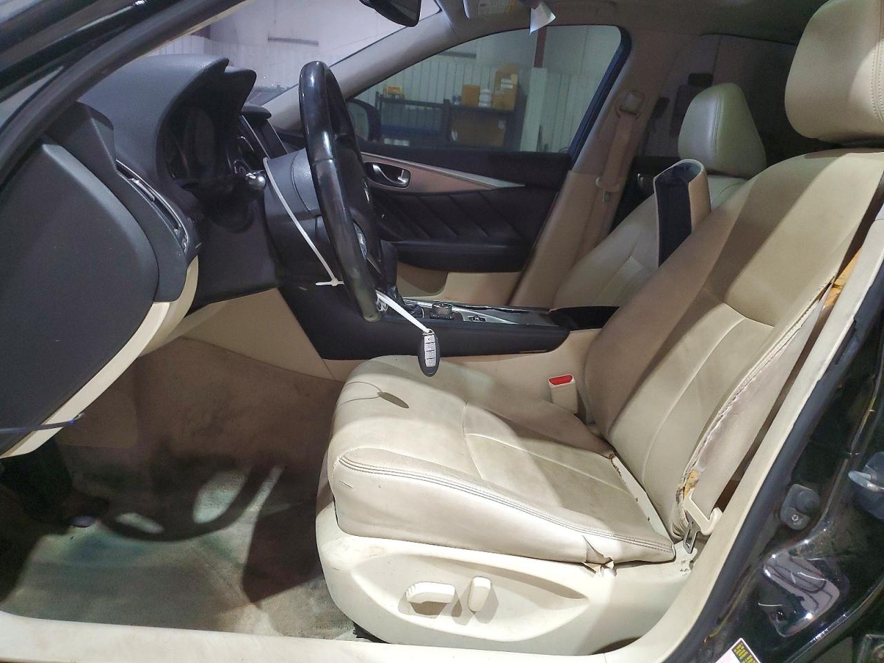 INFINITI Q50 Premium
