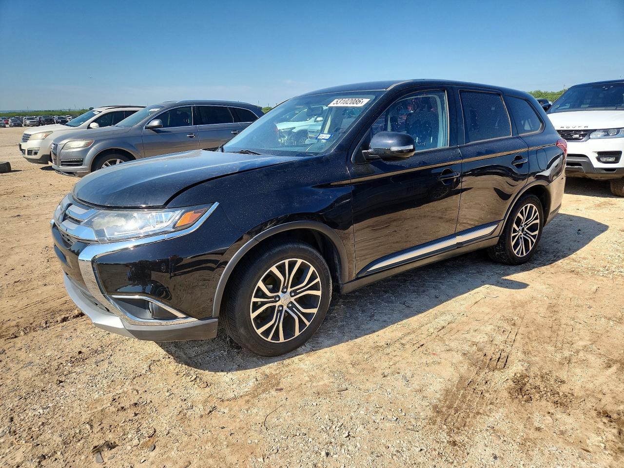 Salvage Mitsubishi Outlander Image