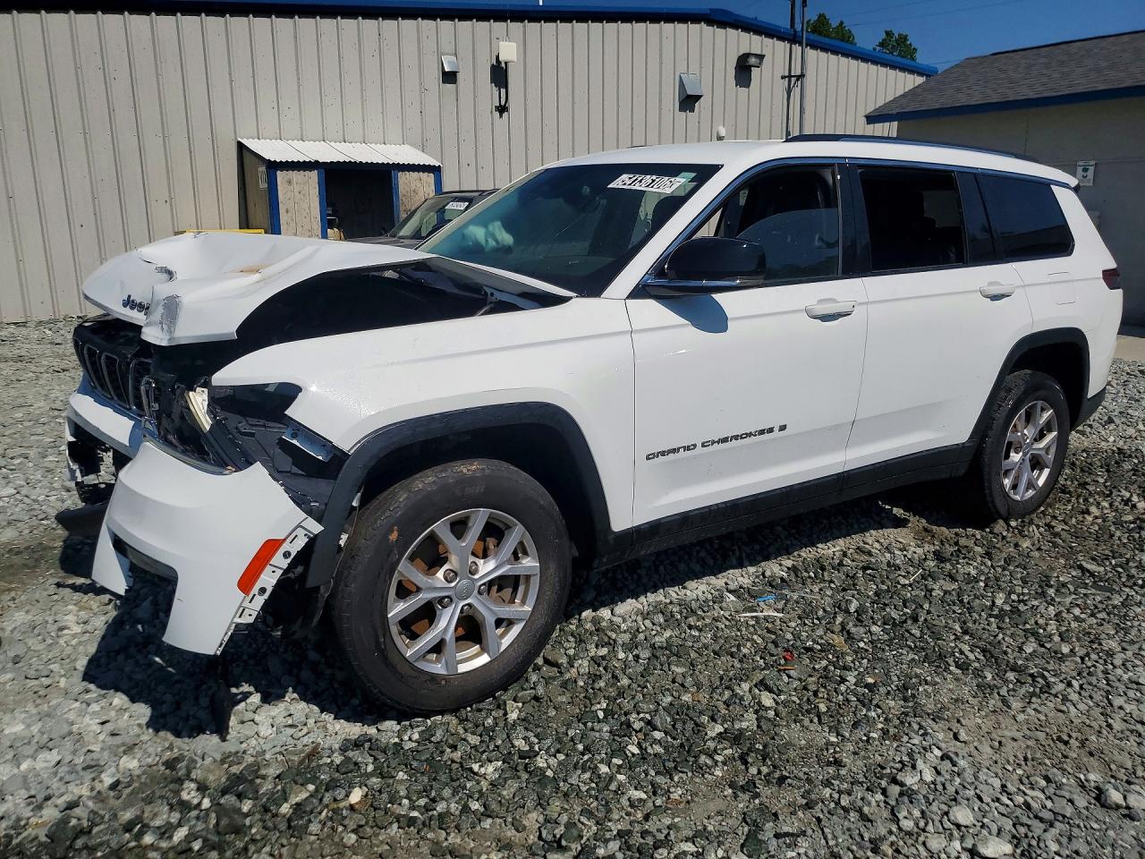 Salvage Jeep Cherokee Image