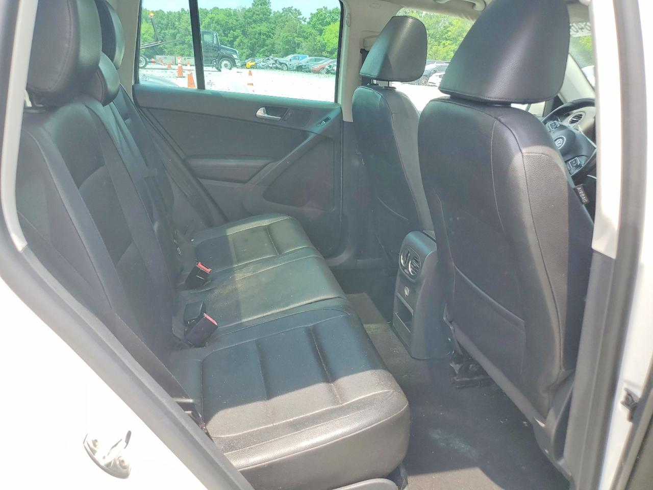 Volkswagen Tiguan S