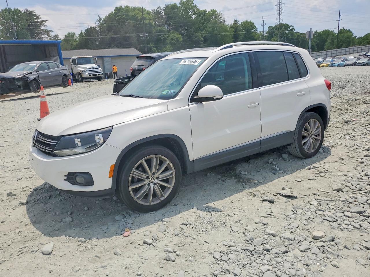 Salvage Volkswagen Tiguan Image