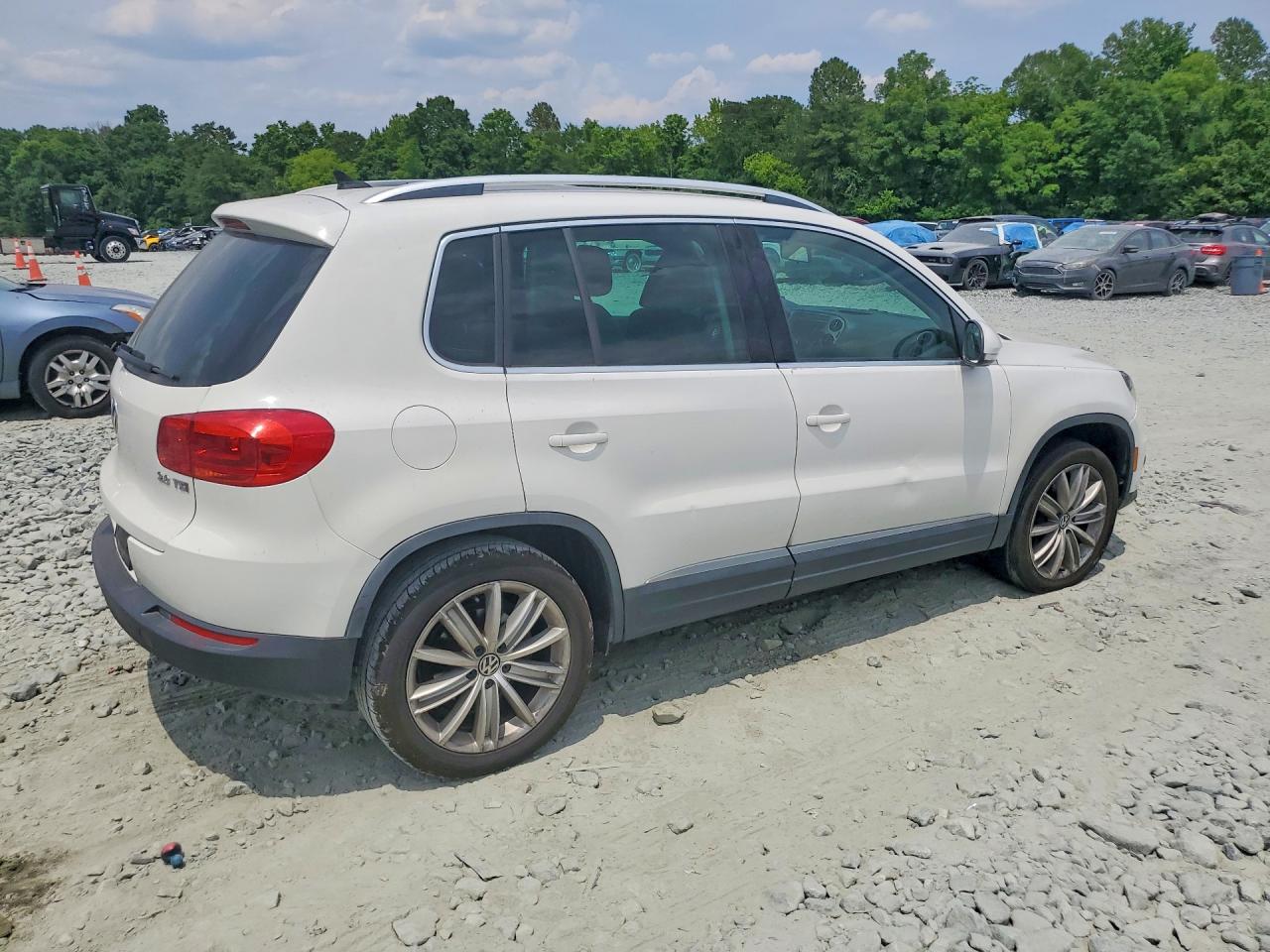 Volkswagen Tiguan S