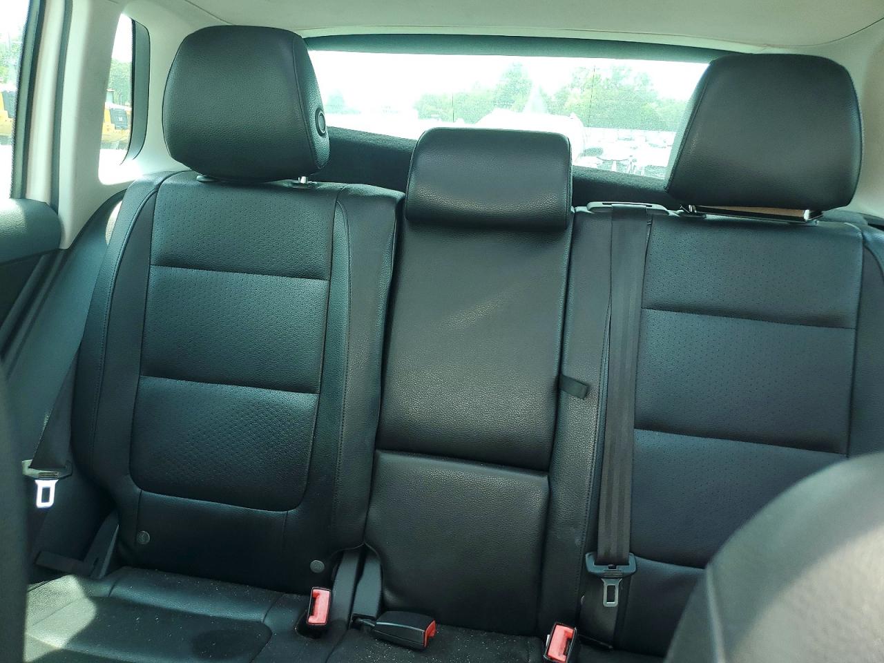 Volkswagen Tiguan S
