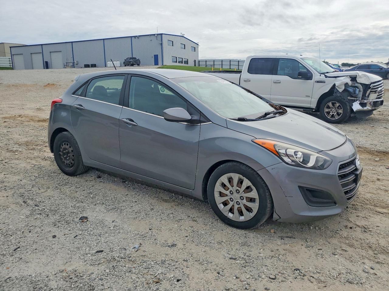 Hyundai ELANTRA Base