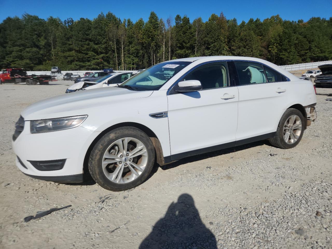 Salvage Ford Taurus Image