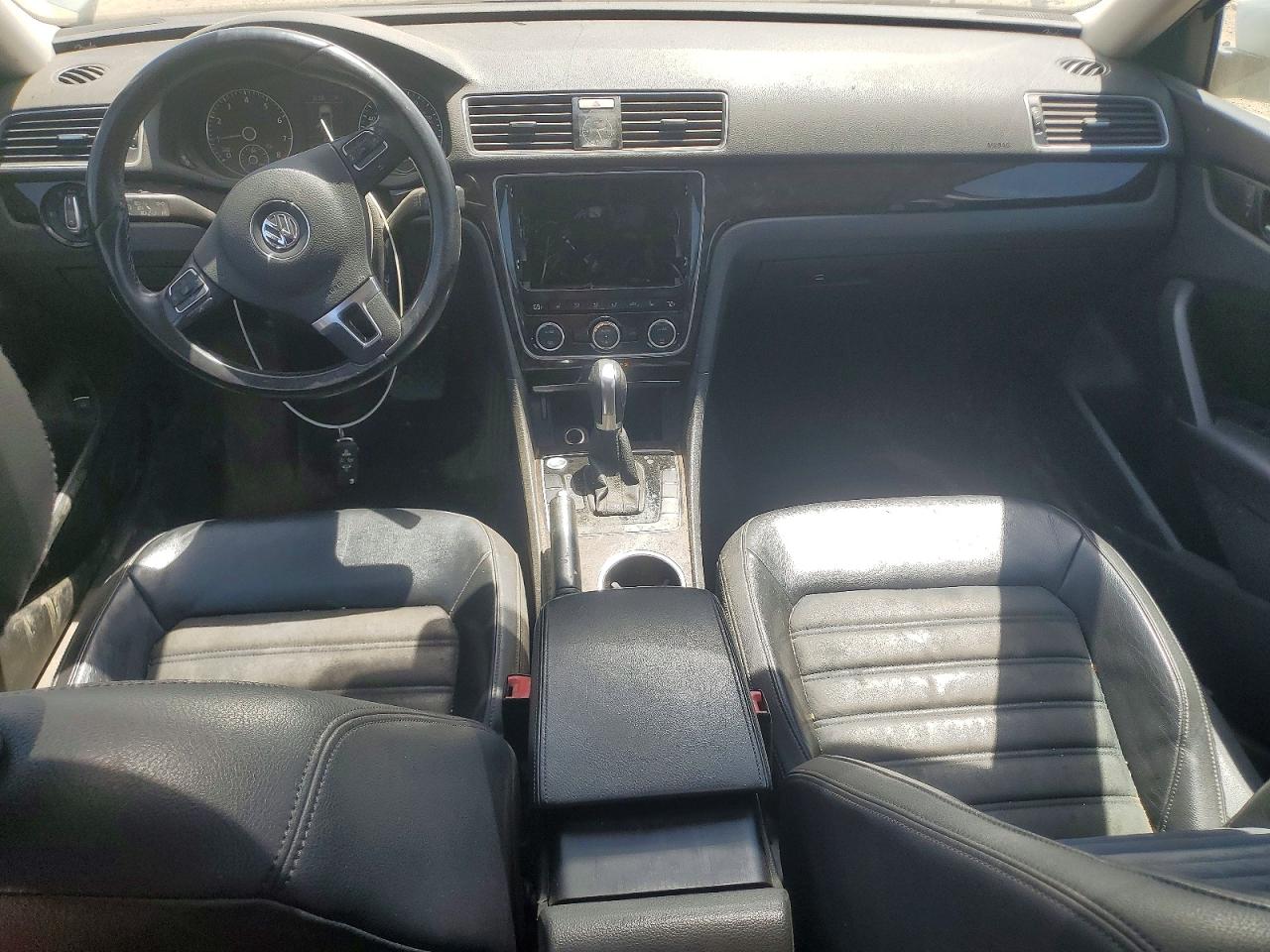 Volkswagen Passat Sel