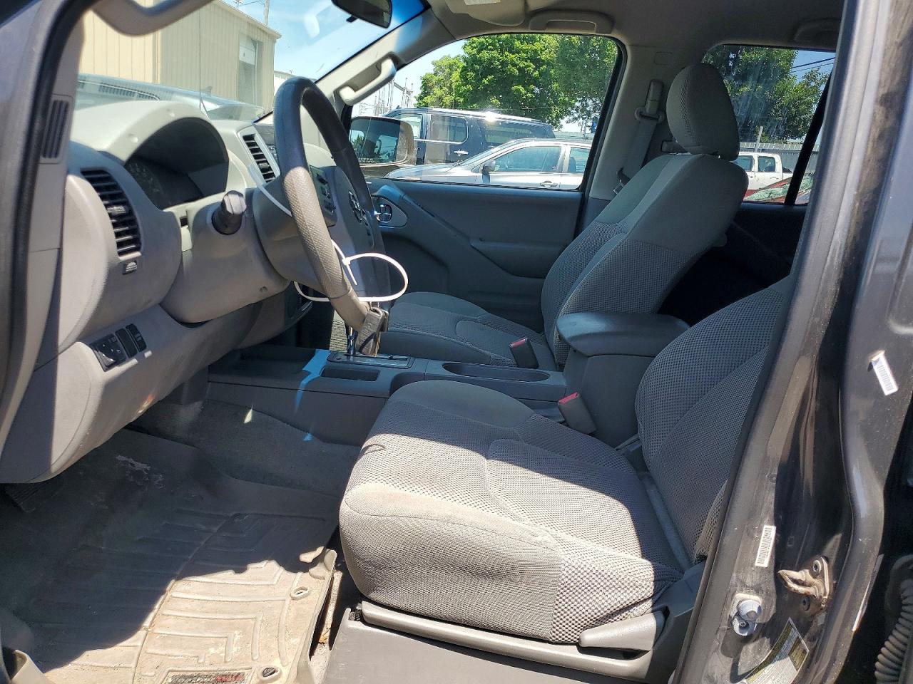 Nissan Frontier Sv