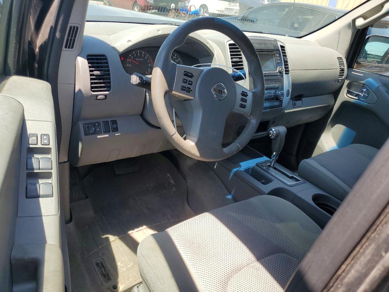 Nissan Frontier Sv