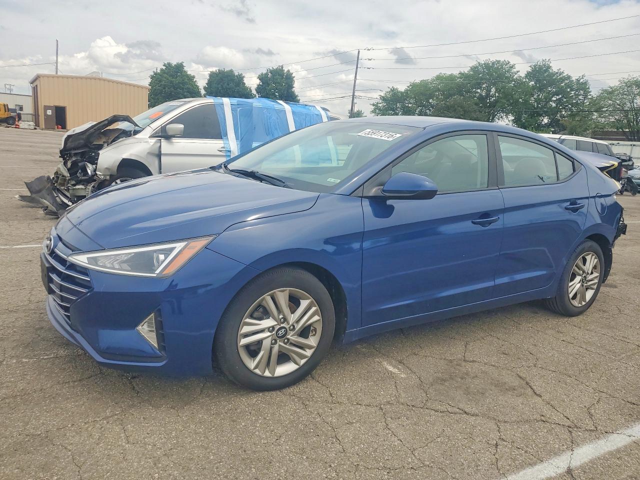 Salvage Hyundai ELANTRA Image
