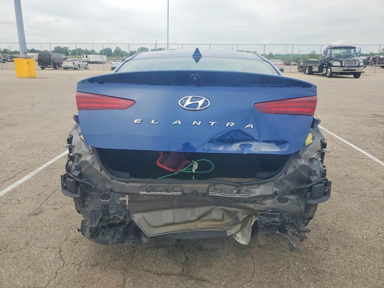 Hyundai ELANTRA Sel