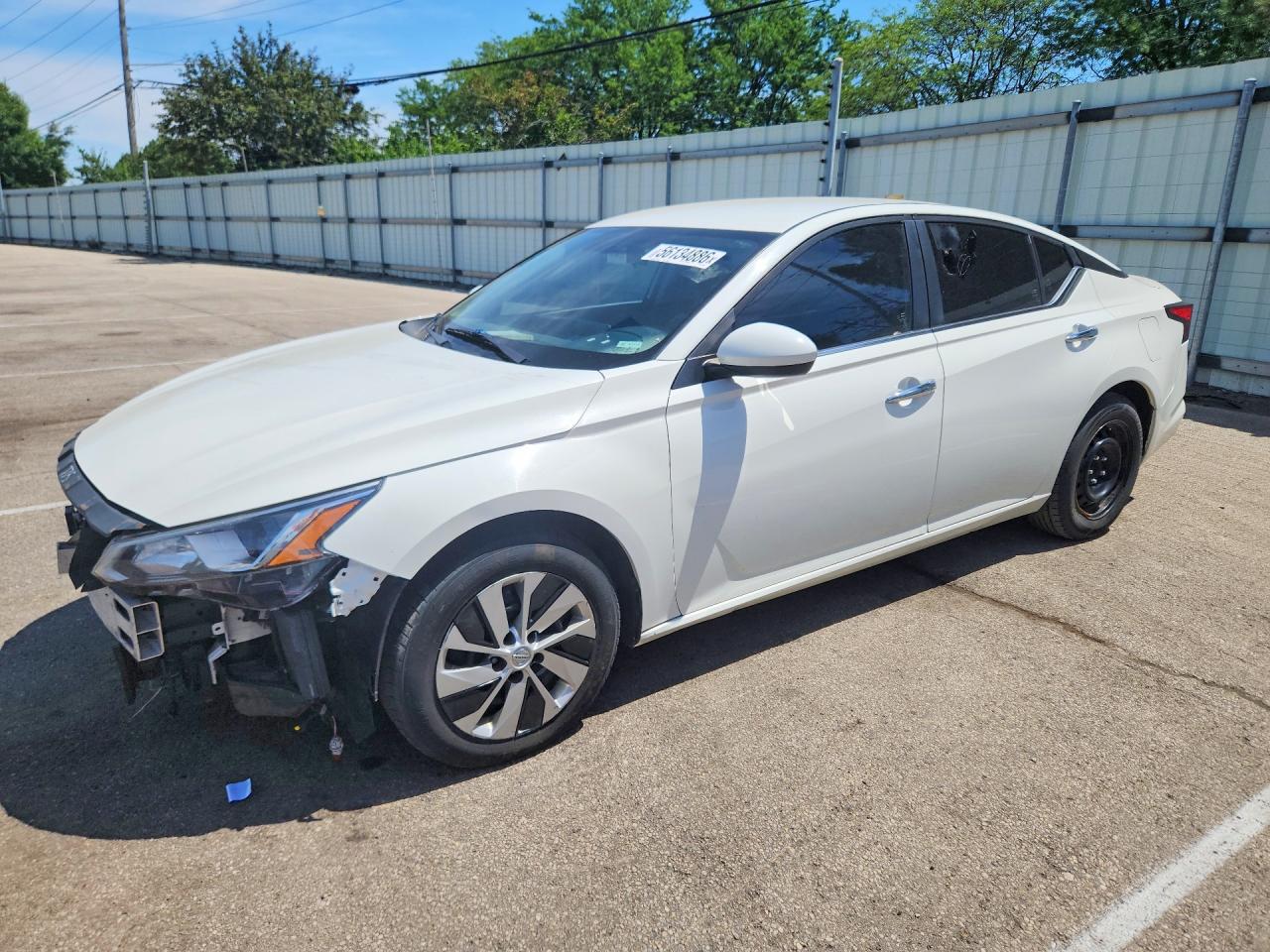 Salvage Nissan Altima Image