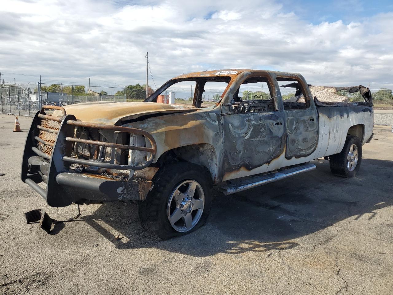Salvage Chevrolet Silverado Image