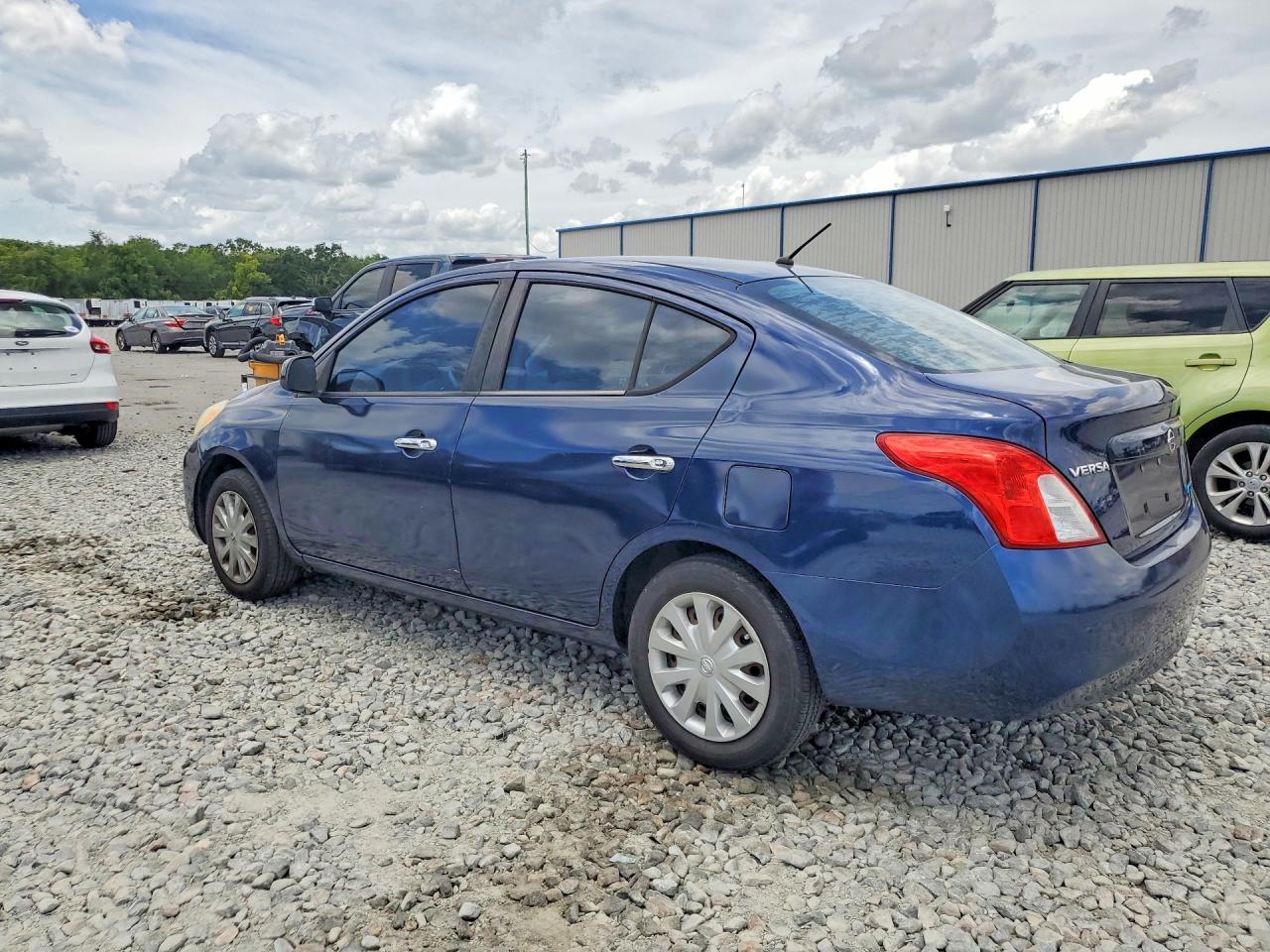 Nissan Versa 1.6 S