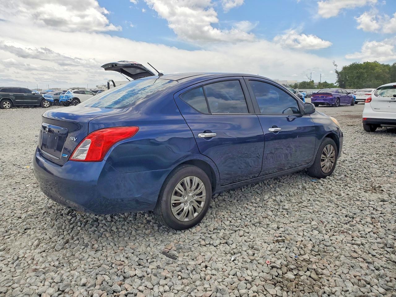 Nissan Versa 1.6 S