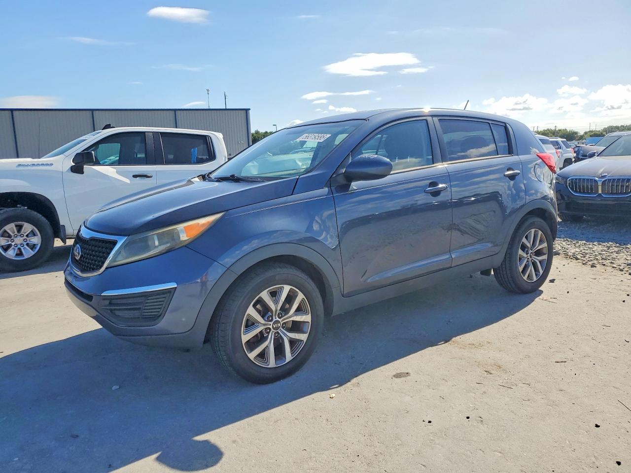 Salvage Kia Sportage Image