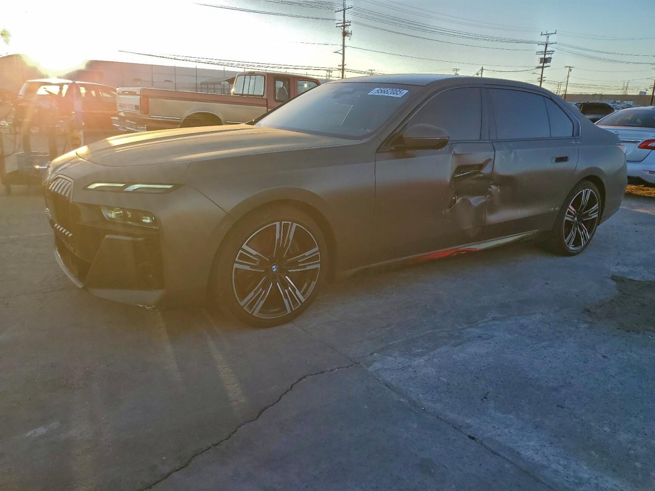 Salvage BMW 7 Series Image