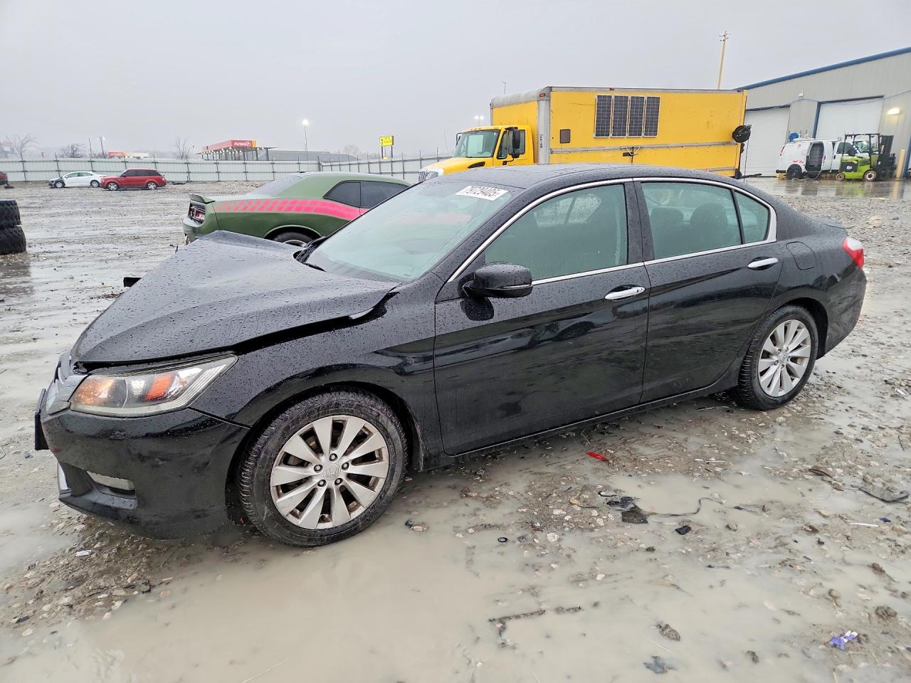 Salvage Honda Accord Image