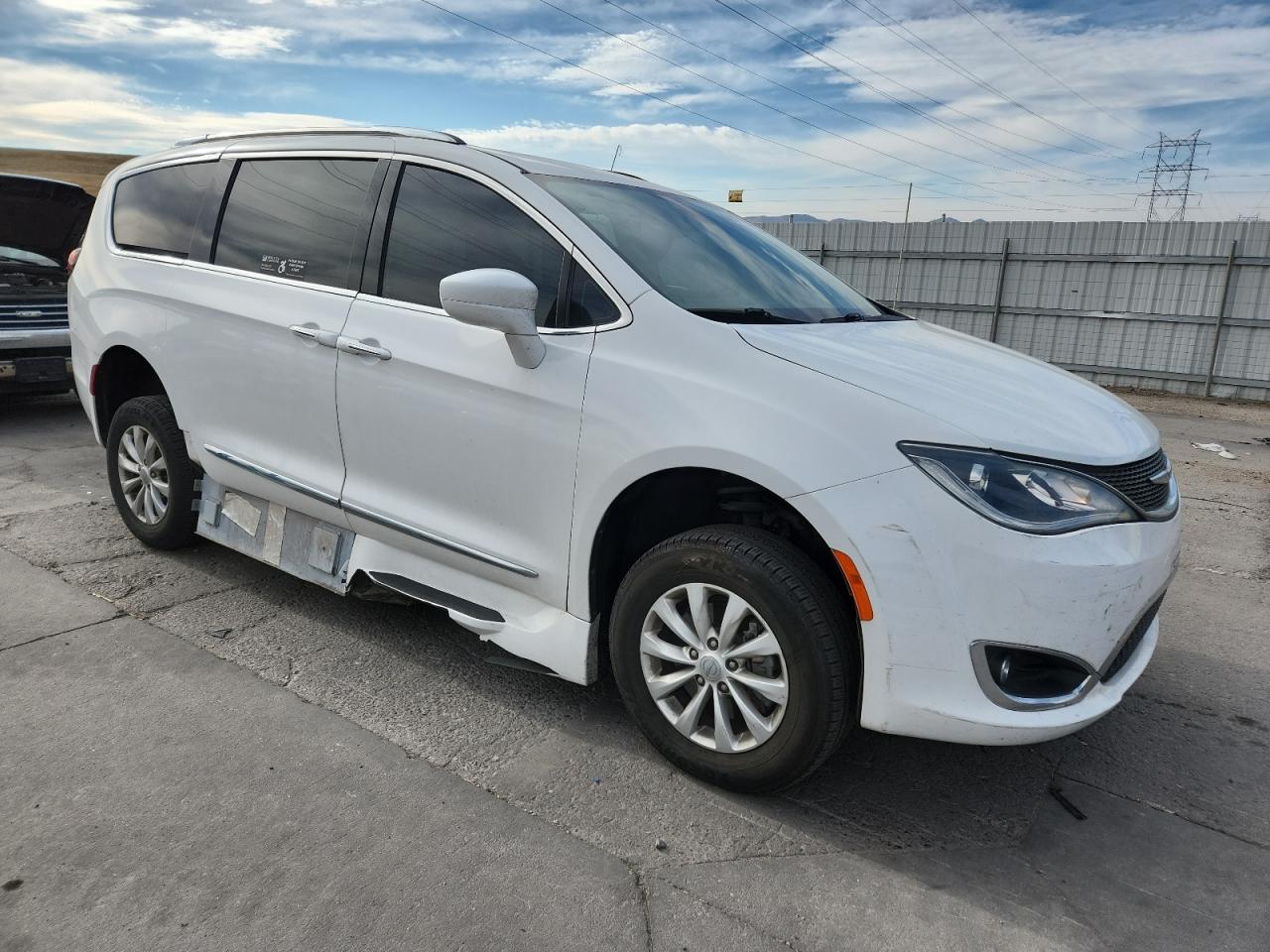 Chrysler Pacifica Touring L