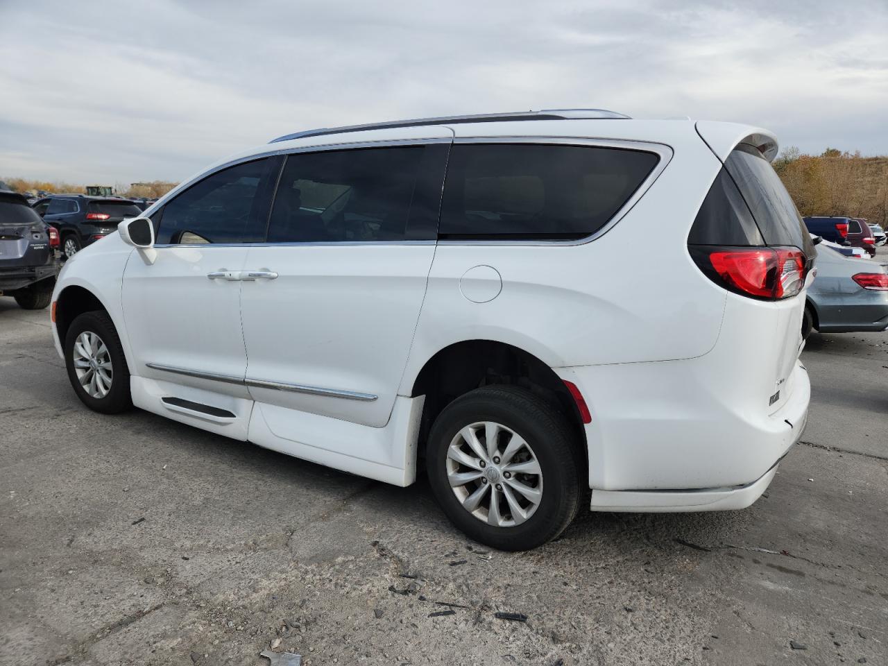 Chrysler Pacifica Touring L
